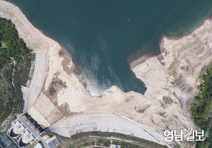 [포토뉴스] 봄가뭄 언제까지…운문댐 저수율 27%