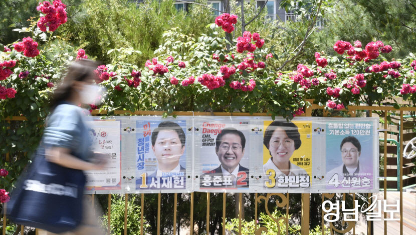 [포토뉴스] 장미 꽃다발의 주인공은 누구?