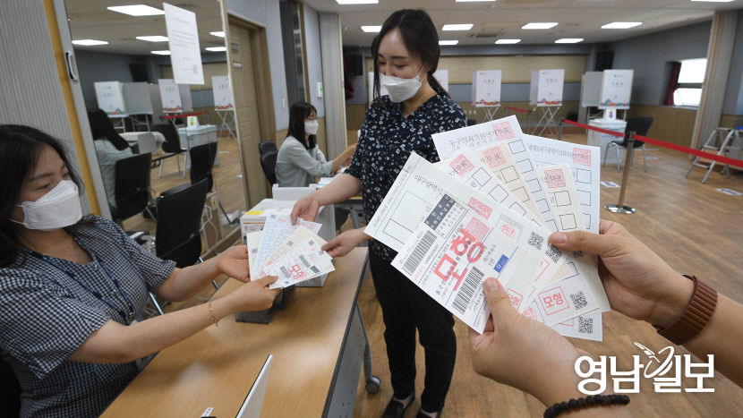 [포토뉴스] 제8회 전국동시지방선거 사전투표 모의시험