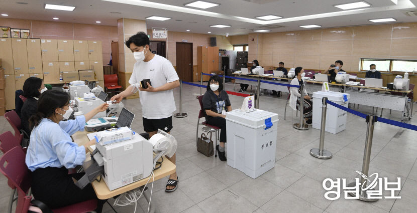 [포토뉴스] 한산한 사전투표장
