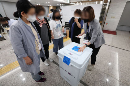 뻔한 선거 투표 무관심 넘어 포기하는 유권자들