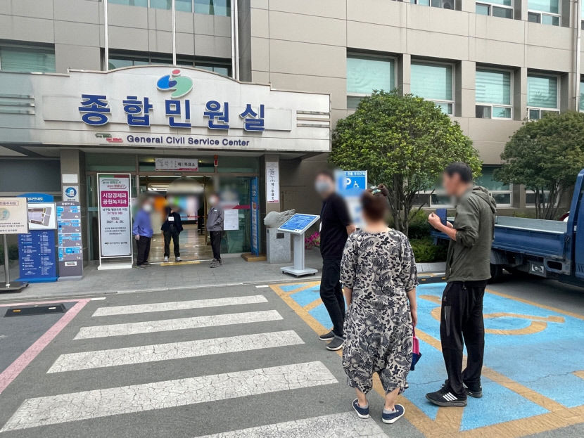 새벽시간 투표소 찾은 대구시민들 국민의 권리 투표권 행사해야죠