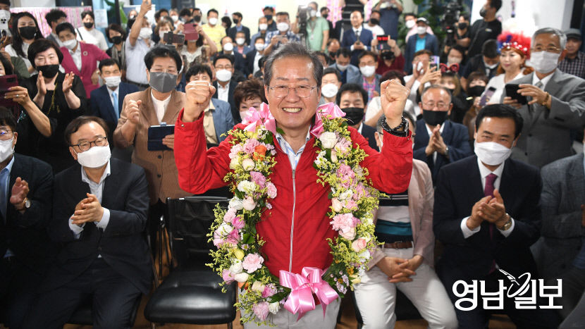 [포토뉴스] 홍준표 대구시장 후보, 당선 확실