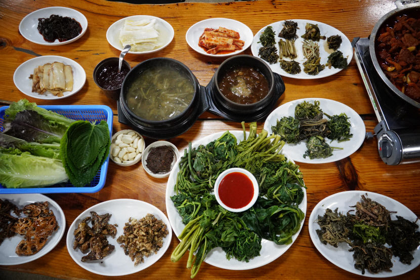 [이춘호 전문기자의 푸드 블로그] 나물전문점 양가네가든…전국 15곳서 공수한 나물거리 산천을 담은 밥상