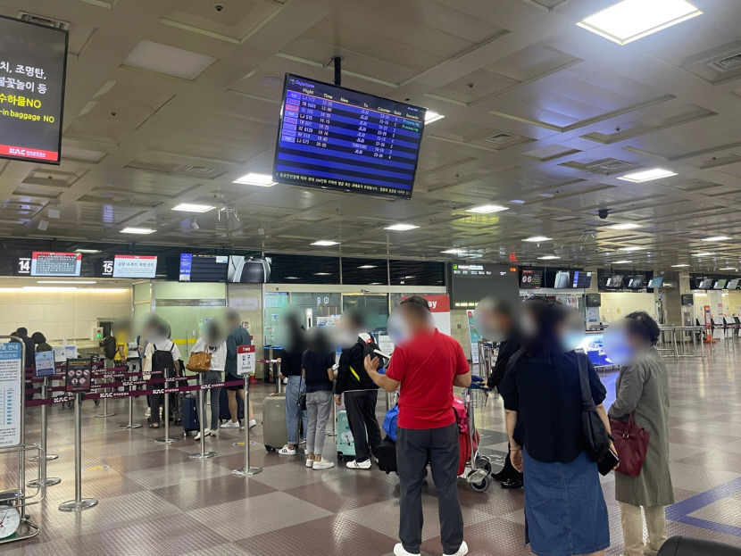 [르포] 선거-현충일 황금연휴 두고 공항·역 북적…현충일 퇴색 우려도