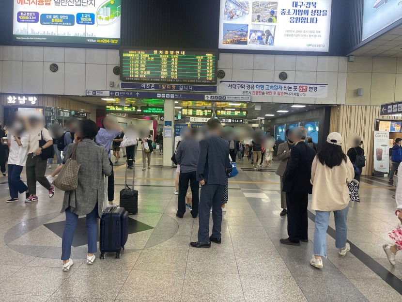[르포] 선거-현충일 황금연휴 두고 공항·역 북적…현충일 퇴색 우려도