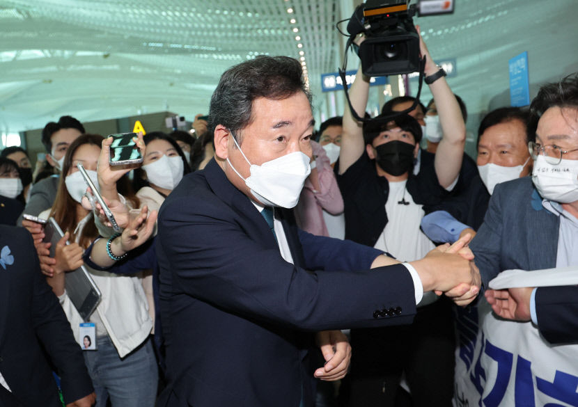 이낙연 오늘 출국 강물은 휘어져도 끝내 바다에 이른다