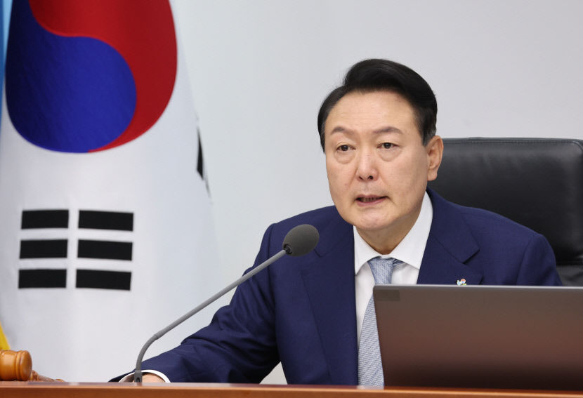 尹 지방 정부는 중요 국정 파트너, 자주 만나 소통해야…반도체 육성도 강조