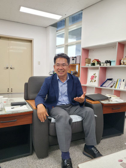 [민선 8기 경북 시장군수에게 듣는다] 김진열 군위군수 신공항 군위 이전, 군위 대구 편입 반드시 이뤄내겠다