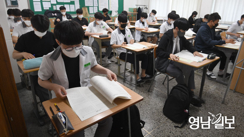[포토뉴스] 6월 모의평가, 집중하는 수험생들