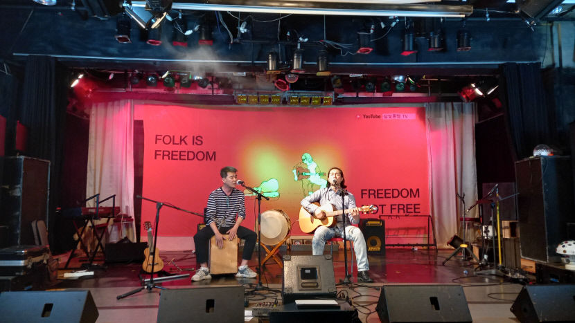 [위클리포유 커버 스토리] 달빛통맹 (1) 대구·광주 통기타 화합…달빛통맹 화음 속으로