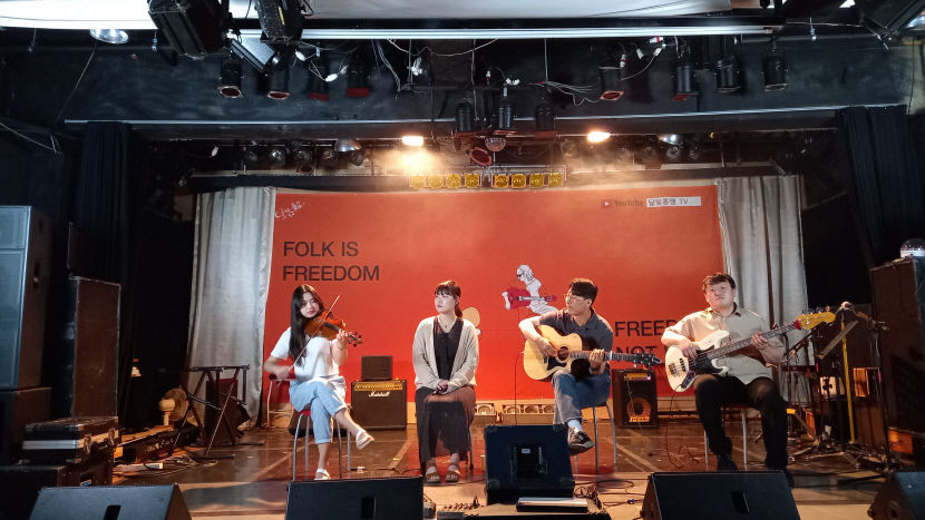 [위클리포유 커버 스토리] 달빛통맹 (1) 대구·광주 통기타 화합…달빛통맹 화음 속으로