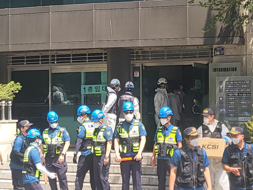 다닥다닥 사무실 붙은 2층 대부분 타들어가...매케한 냄새