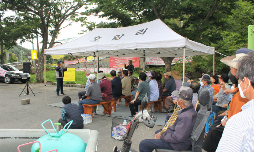 경주 기림사 앞 십자가 세우고 확성기로 찬송가 틀어…주민 더는 살 수 없다 맞집회