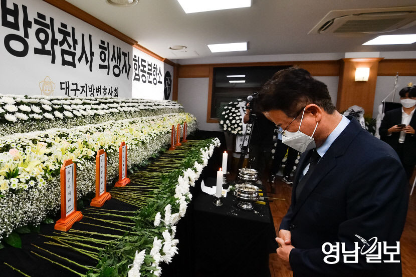 [포토뉴스] 방화참사 합동분향소 찾은 이철우 경북도지사