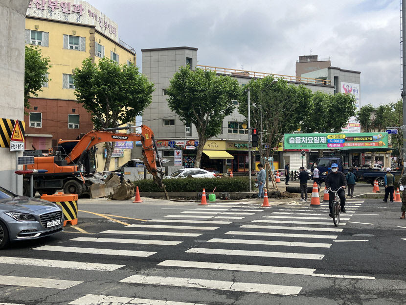 [포토뉴스] 새벽시간대 대구 원대오거리서 상수도관 파열로 도로 침수