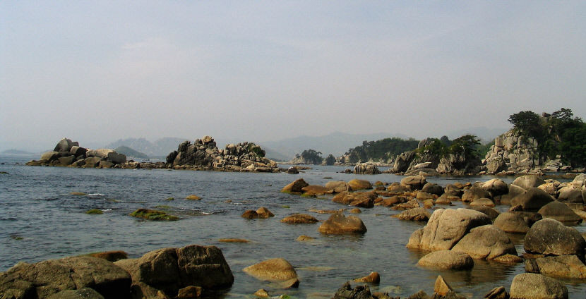[김봉규 기자의 지구촌 산책 .25] 북한 금강산, 기암 절경 병풍삼아 떨어지는 폭포…그 물줄기 담는 구룡연에 또한번 감탄
