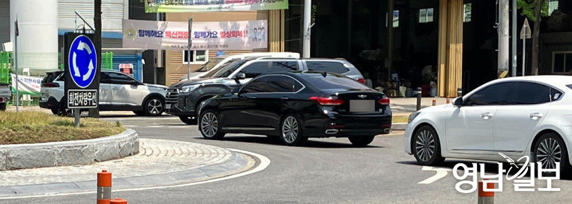 회전차량 우선 운전자들도 잘 몰라요...내달 12일부터 개정안 시행