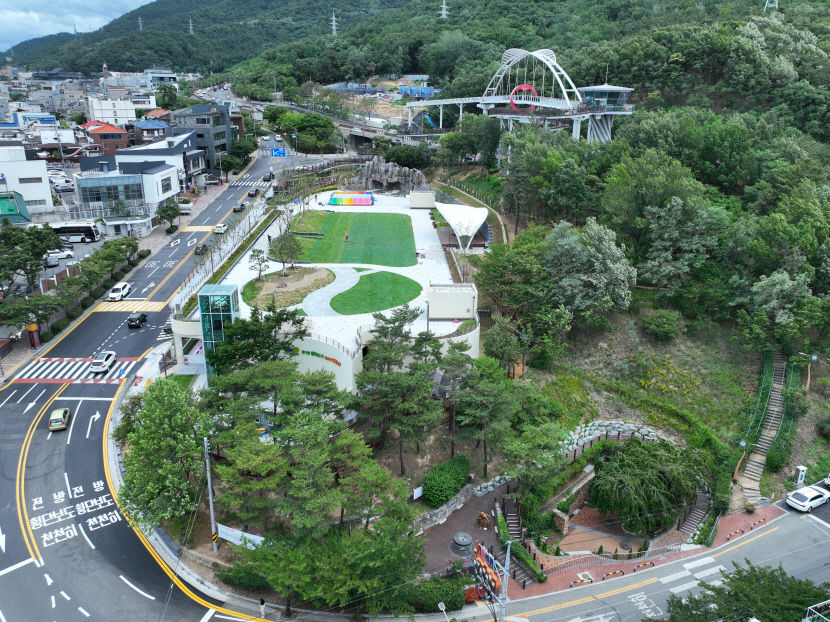 [포토뉴스] 개방 앞둔 대구 앞산빨래터공원과 앞산하늘다리