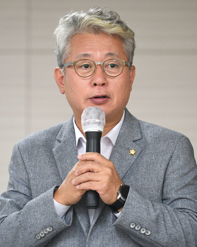 조응천 국회의원 더불어민주당, 블랙베리 기업과 같은 수순 밟을텐가