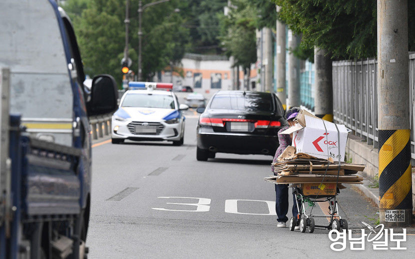 걷다보니 길이 없다 설계부터 잘못 된 신천동로…보행공간 없는 기형道