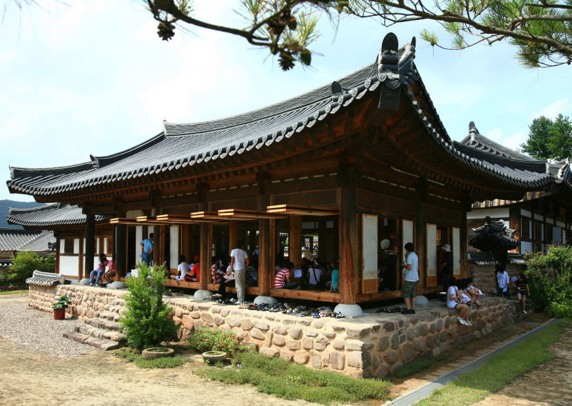 화재로 전소된 광산문학연구소, 작가 이문열의 작품연구와 문학도 양성 공간