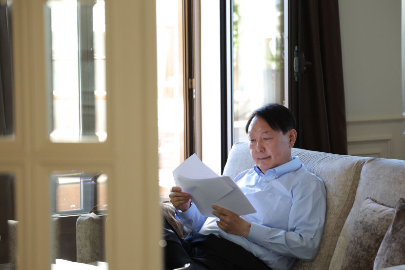 윤 대통령, 김승겸 합창의장 임명...박순애·김승희는 고심