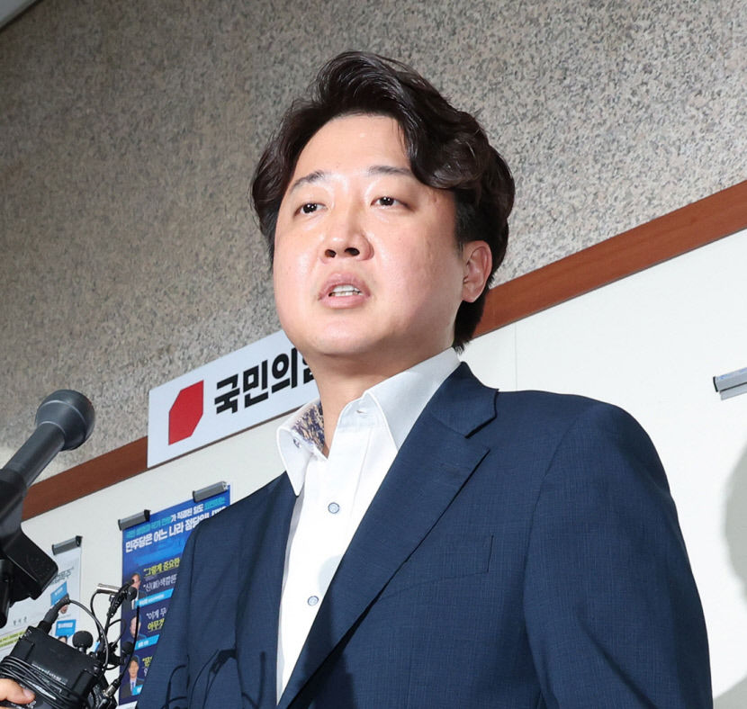 이준석 윤리委 출석…마음이 무겁고 허탈