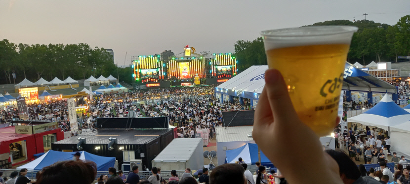 외국인 대구치맥페슨티벌은 마치 삼바축제 현장처럼 뜨겁다