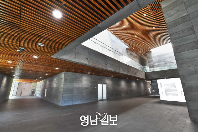 [골목부터 바닷길까지, 포항 힐링로드 .3] 핫 플레이스…우주·바다 위 걸으며 인생샷  물회지구서 시원한 오감만족