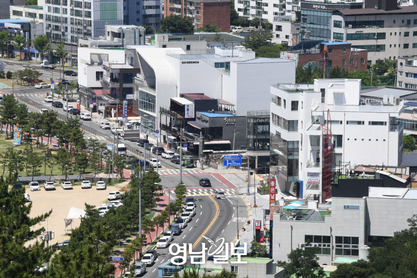 [골목부터 바닷길까지, 포항 힐링로드 .3] 핫 플레이스…우주·바다 위 걸으며 인생샷  물회지구서 시원한 오감만족