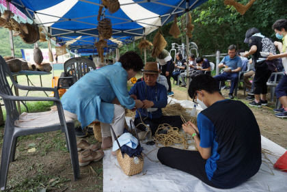 [동네뉴스] 새끼꼬기 오묘하네~ 대구 수성구 욱수골서 열린 옛 산골풍경 문화축제