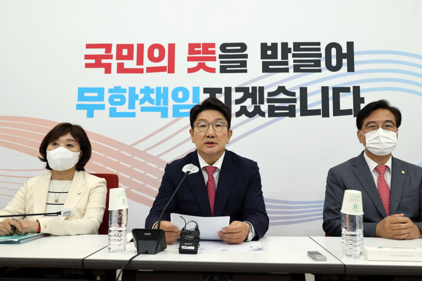 대통령 지인 아들 사적채용 논란에 정치권 공방…공정·적법 vs국정조사