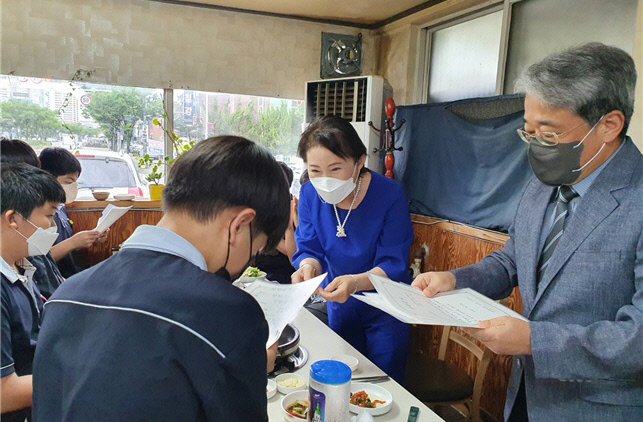 손영옥 수정기업 대표, 대구 성광중 학생 5명에 장학금