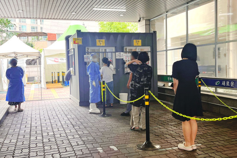 [스케치] 코로나19 재유행 휴가철 해외입국자 PCR 검사 크게 늘어