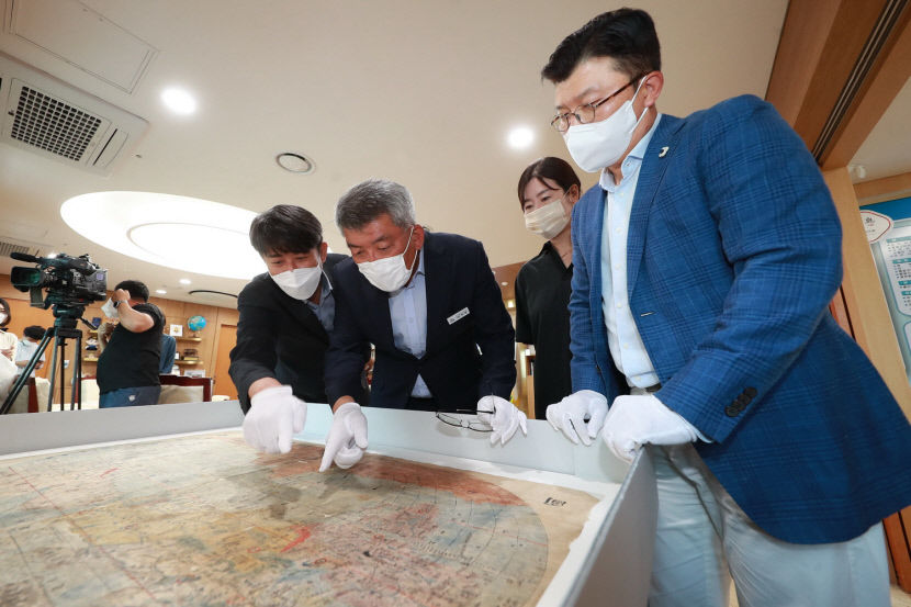 국내서 가장 오래된 세계지도 보물 만국전도 고향 예천 품으로 돌아와