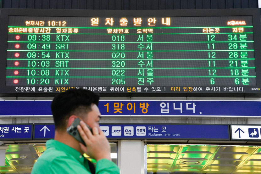 대규모 KTX·SRT 열차 지연 사태…동대구역·서대구역 승객 큰 불편(종합)