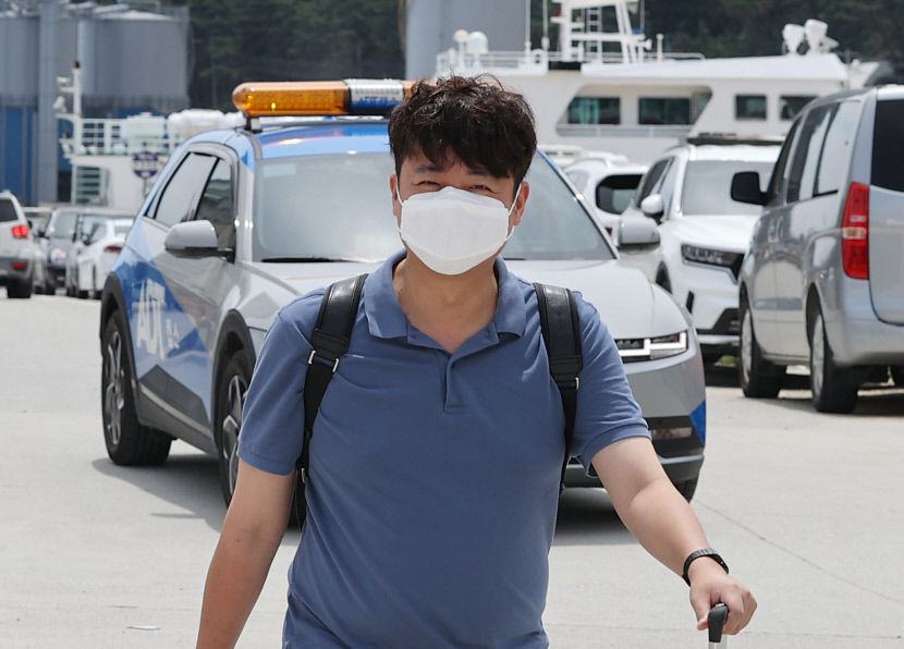 尹 이준석 내부총질 문자 파장 이어져…권성동 사과·대통령실 유감에, 이준석 양두구육