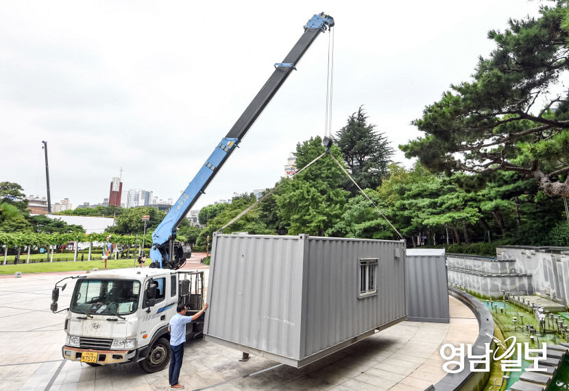 [포토뉴스] 철거 3개월만에 다시 설치되는 임시선별검사소