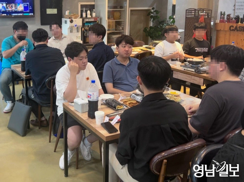 불금 영남대 찾은 이준석, 지지자 40명과 쫄면 번개(종합)