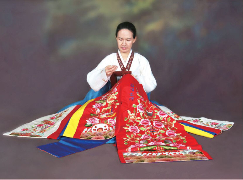 서울에서 더 유명한 구미 한복명장 이봉이씨 지방에 궁중복식박물관 설립이 꿈