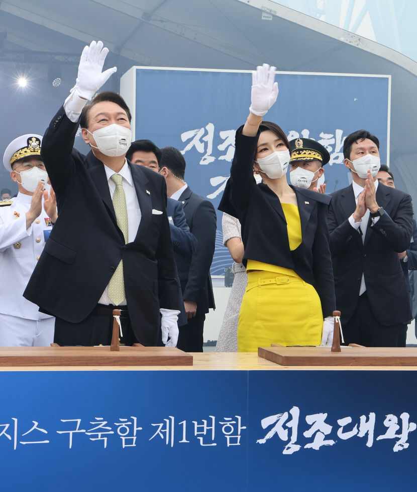 윤핵관·권성동 체제 문제로 번진 내부총질 문자 파동…尹 도어스테핑 당분간 스탑