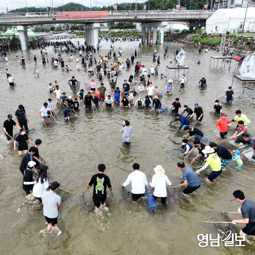 [포토뉴스] 2022 봉화 은어축제, 은어 반두잡이 체험