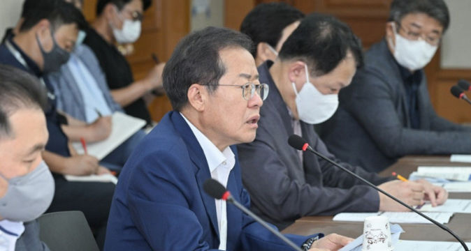 홍준표 대구시장 원내대표도 사퇴하는 것이 맞다권성동에 촉구