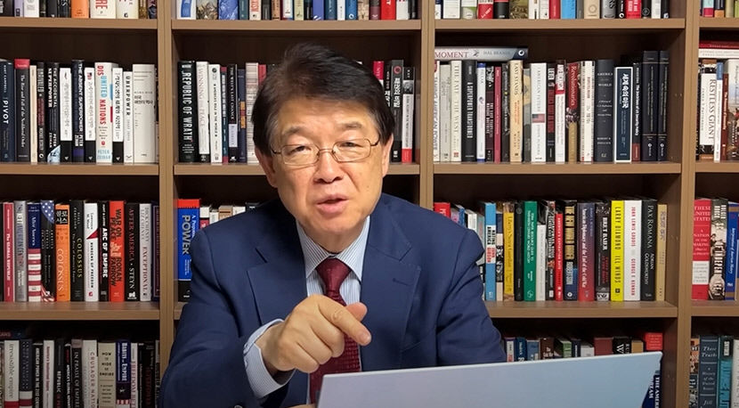 [이영란의 스위치] 국제정치 전문가 이춘근 박사 우·러 전쟁 선악 관점서 보면 안돼…우리에게 어느 나라가 더 중요한가