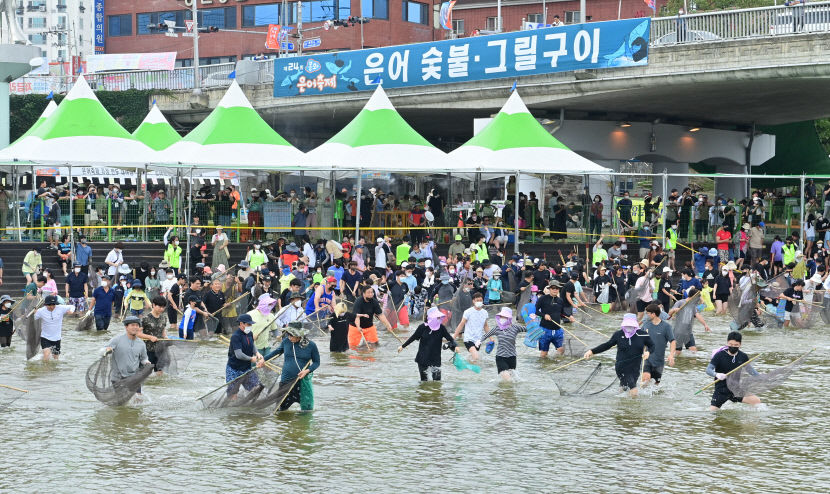 봉화은어축제 피서객들도 북적북적…주말 이틀간 3만여명 축제장 찾아