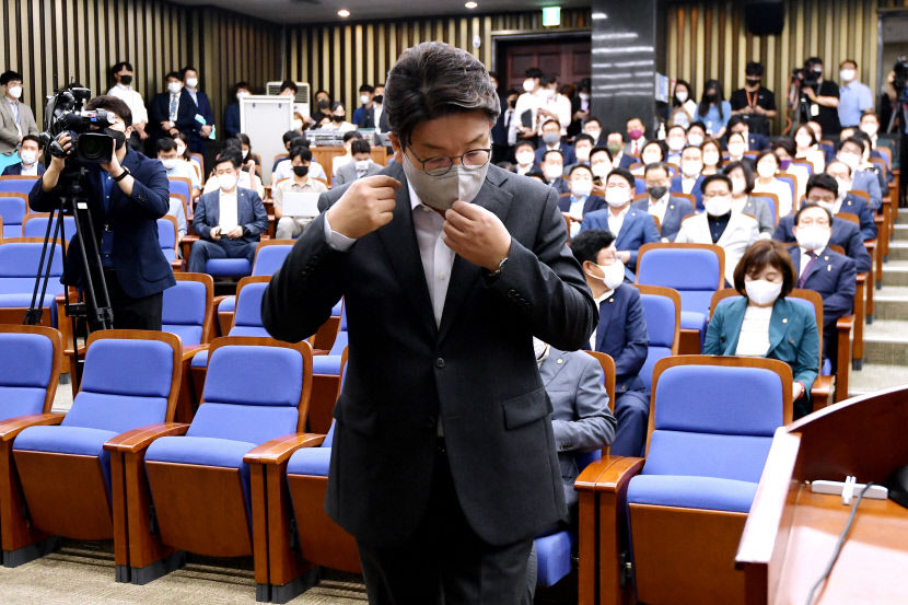 비대위 체체 선언만한 與…지도부 붕괴사태 수습까진 산 넘어 산