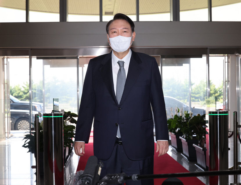 휴가 복귀 尹…인적쇄신보단 민생·경제·현장으로 지지율 반등 노리나