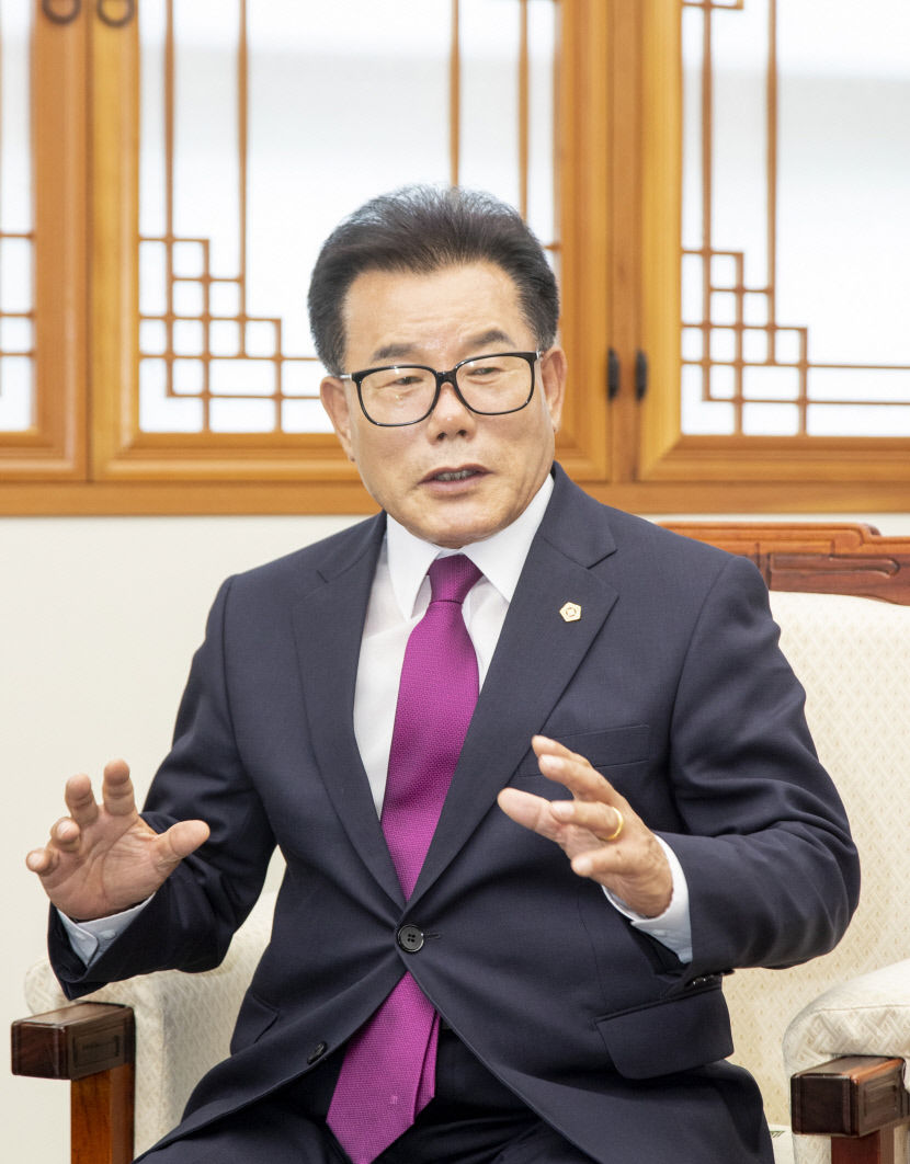 배한철 경북도의회 전반기 의장 도민이 주신 권한으로 견제·감시…미래비전·대안 제시로 도민 행복