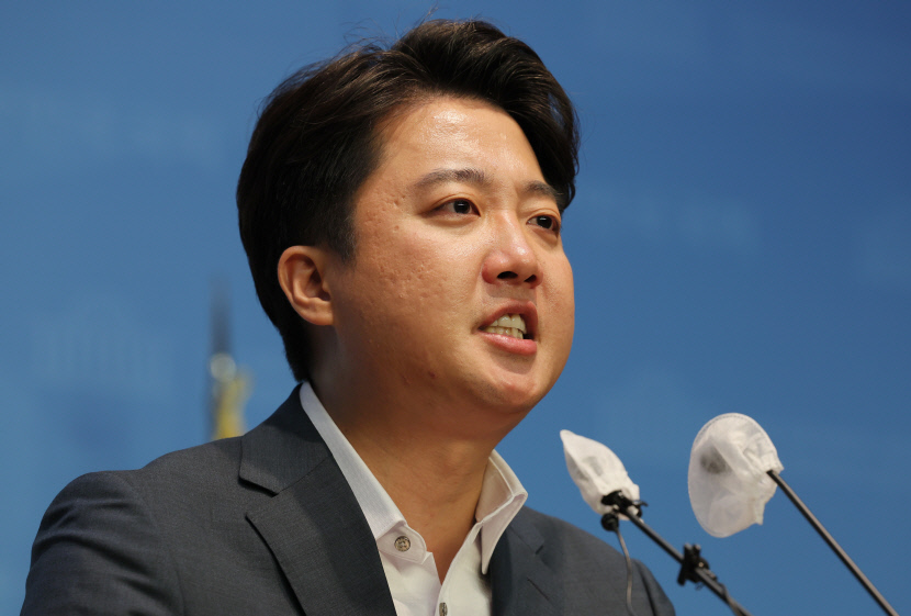이준석, 윤석열 대통령과 윤핵관에 거침없는 비판(종합)